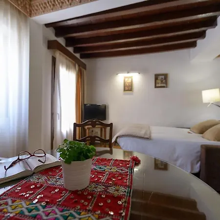 Muralla Ziri Appartement *
